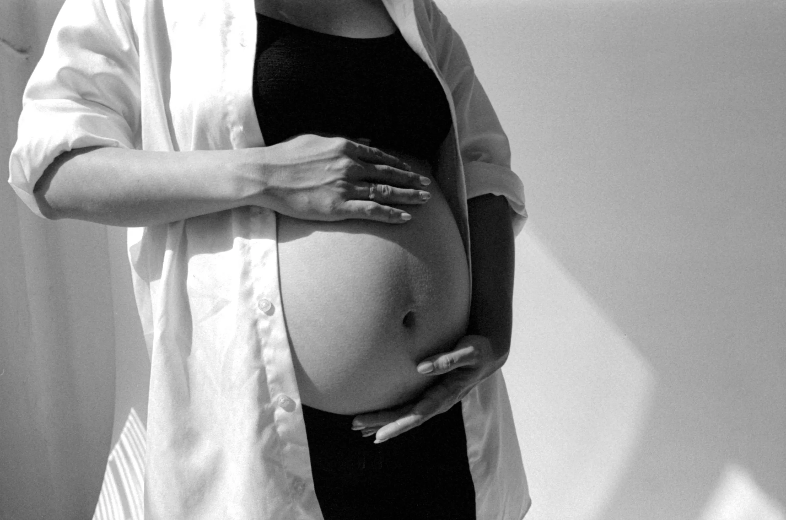 photo d'un ventre d'une femme enceinte